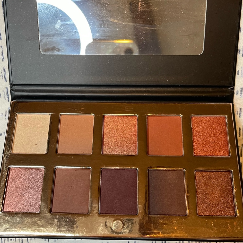 Eye shadow palette - CROWN PRO